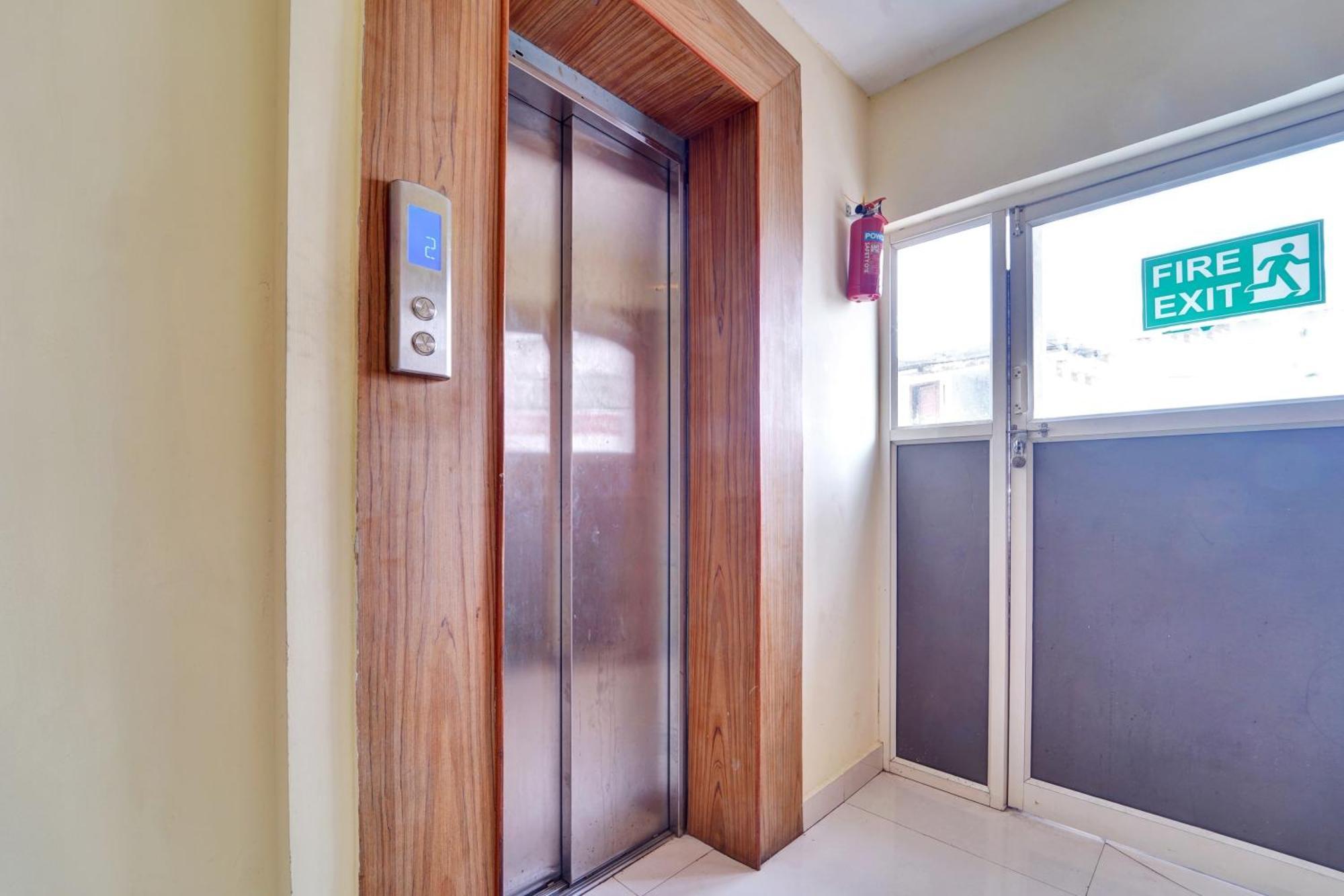 Kochi Super Townhouse Ernakulam North酒店 外观 照片